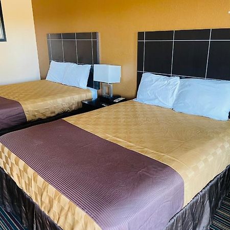 Sona Inn Dilley Экстерьер фото