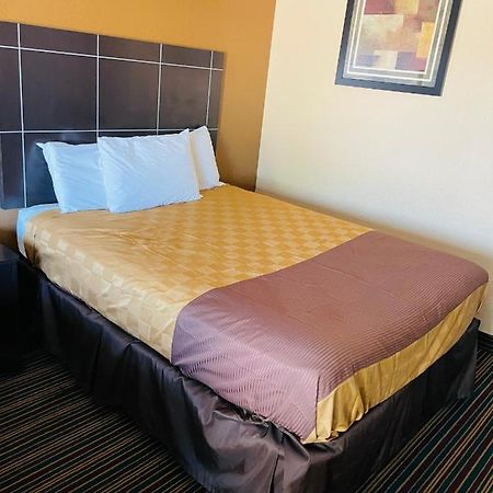 Sona Inn Dilley Экстерьер фото