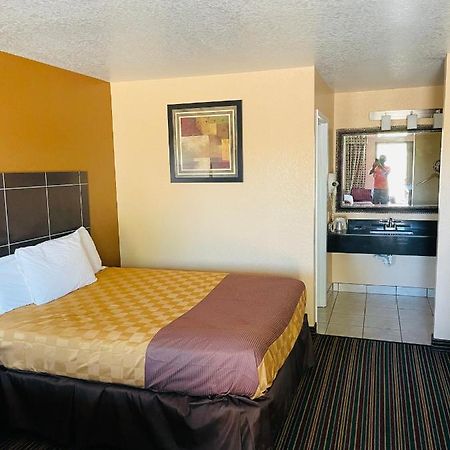 Sona Inn Dilley Экстерьер фото
