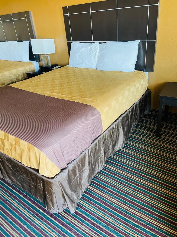 Sona Inn Dilley Экстерьер фото