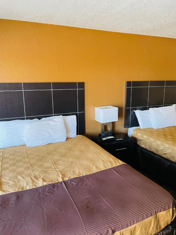 Sona Inn Dilley Экстерьер фото