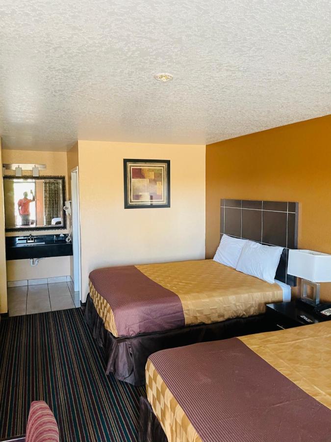 Sona Inn Dilley Экстерьер фото
