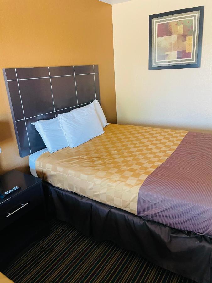 Sona Inn Dilley Экстерьер фото