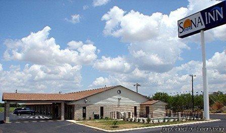 Sona Inn Dilley Экстерьер фото