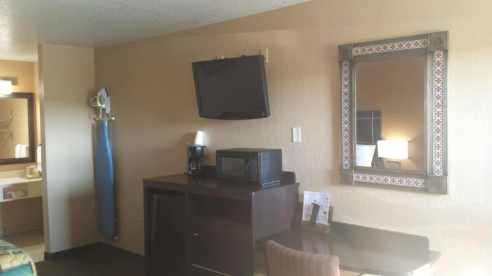 Sona Inn Dilley Экстерьер фото
