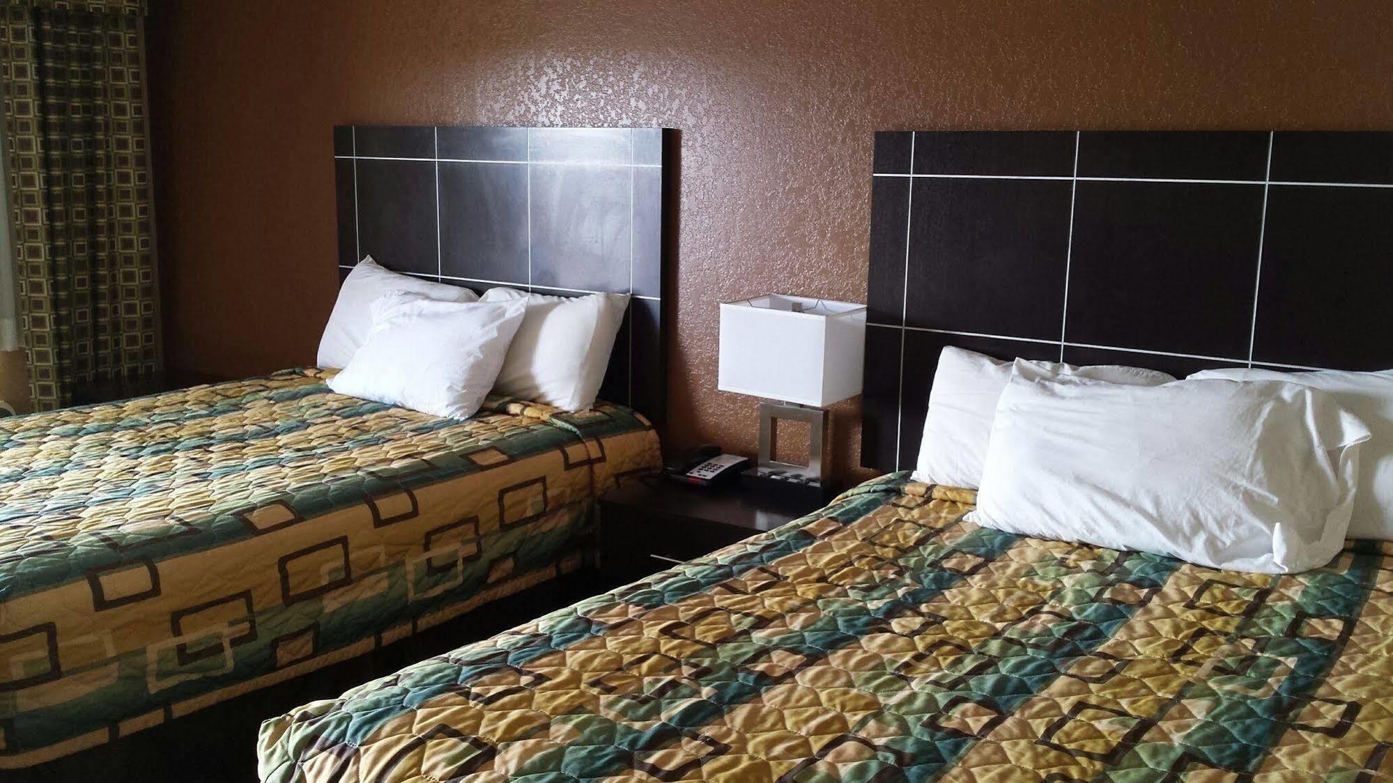 Sona Inn Dilley Экстерьер фото